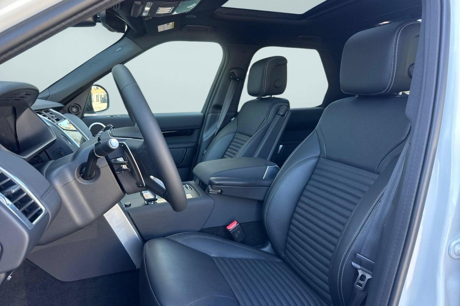 New 2026 Land Rover Discovery S AWD/4WD image 5