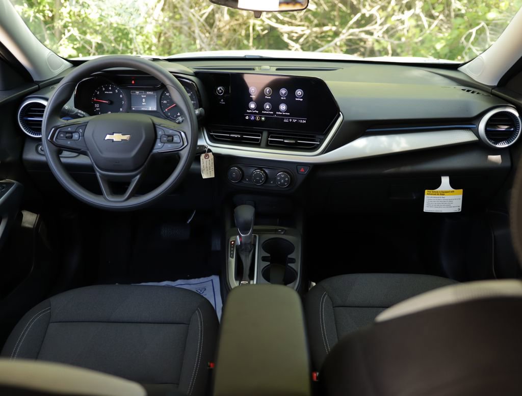 Used 2026 Chevrolet Trax LS w/ LS Convenience Package FWD image 18