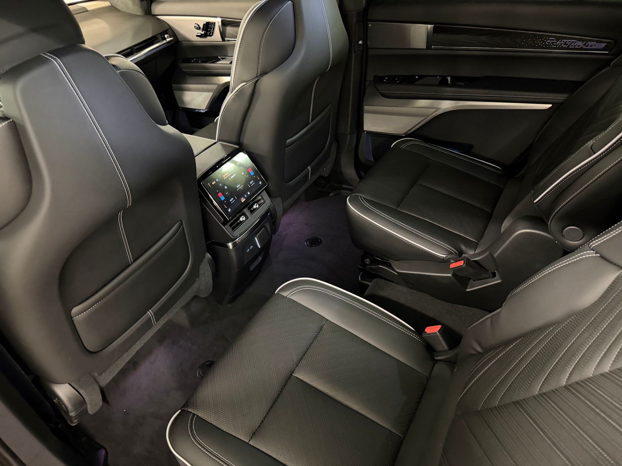 New 2027 Cadillac Vistiq Luxury AWD/4WD image 23