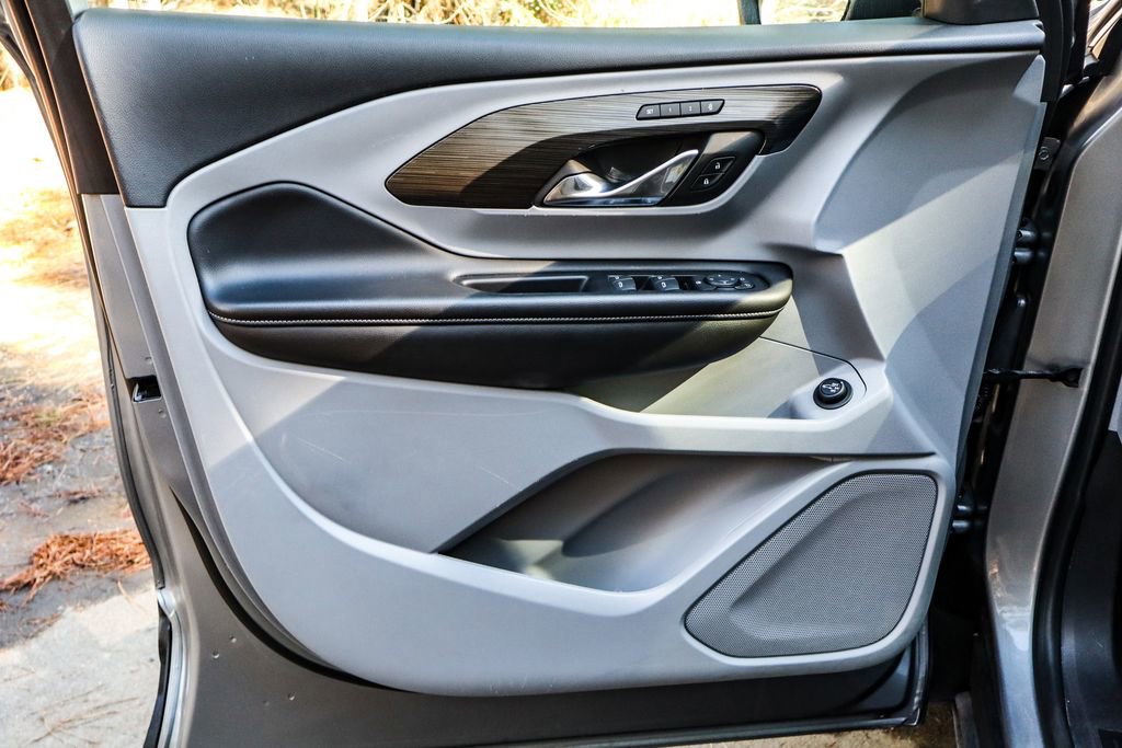 Used 2024 GMC Terrain SLT image 36