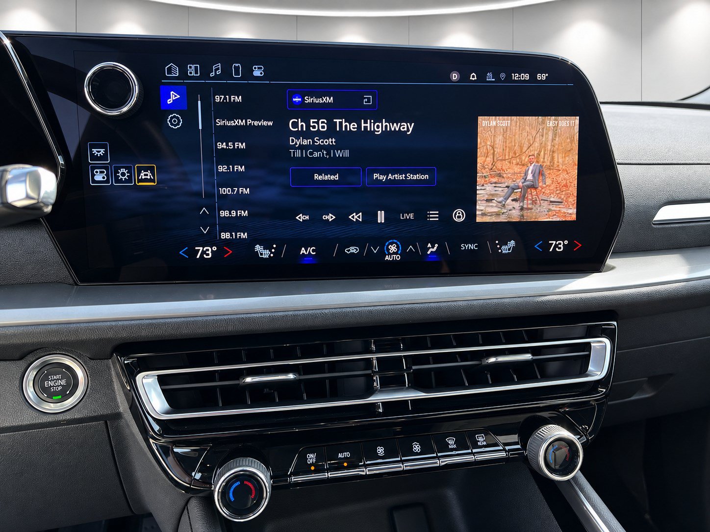 Used 2024 Chevrolet Traverse LT FWD image 16