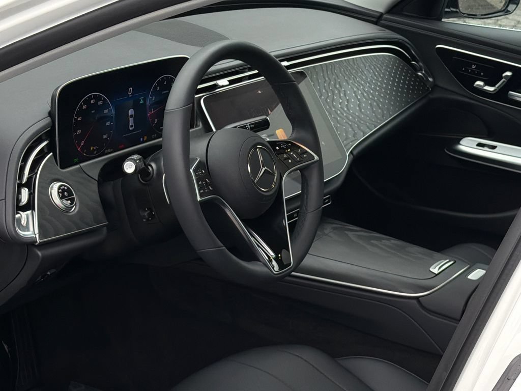 Used 2025 Mercedes-Benz E 350 4MATIC Sedan image 13
