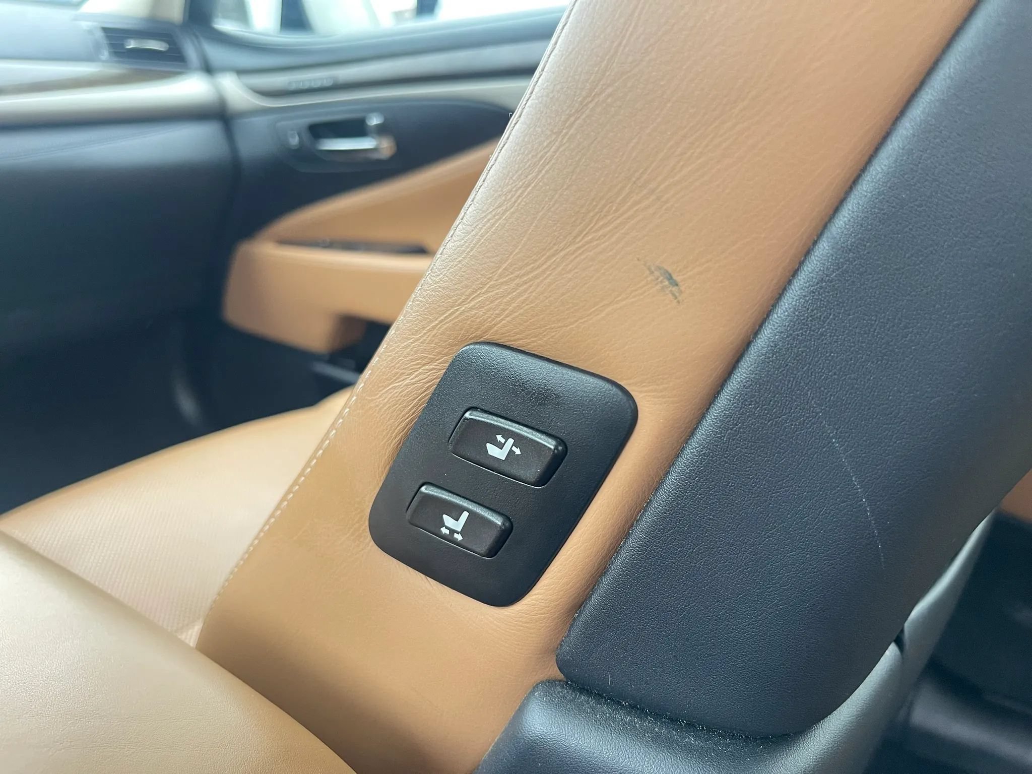 Used 2013 Lexus LS 460 w/ Comfort Pkg RWD image 18
