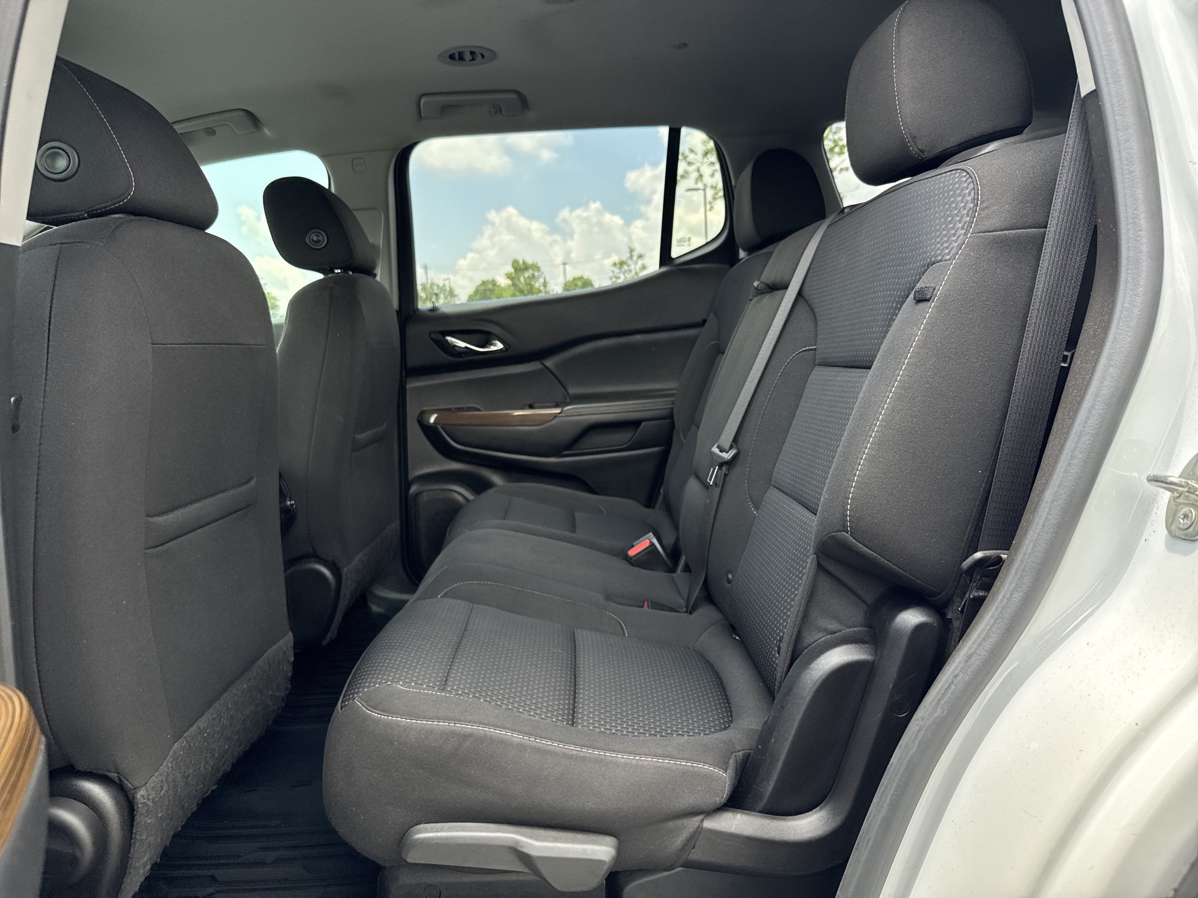 Used 2020 GMC Acadia SLE FWD image 27