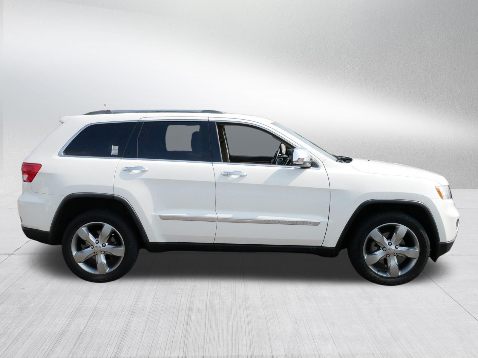 Used 2011 Jeep Grand Cherokee Limited w/ Trailer Tow Group AWD/4WD image 8