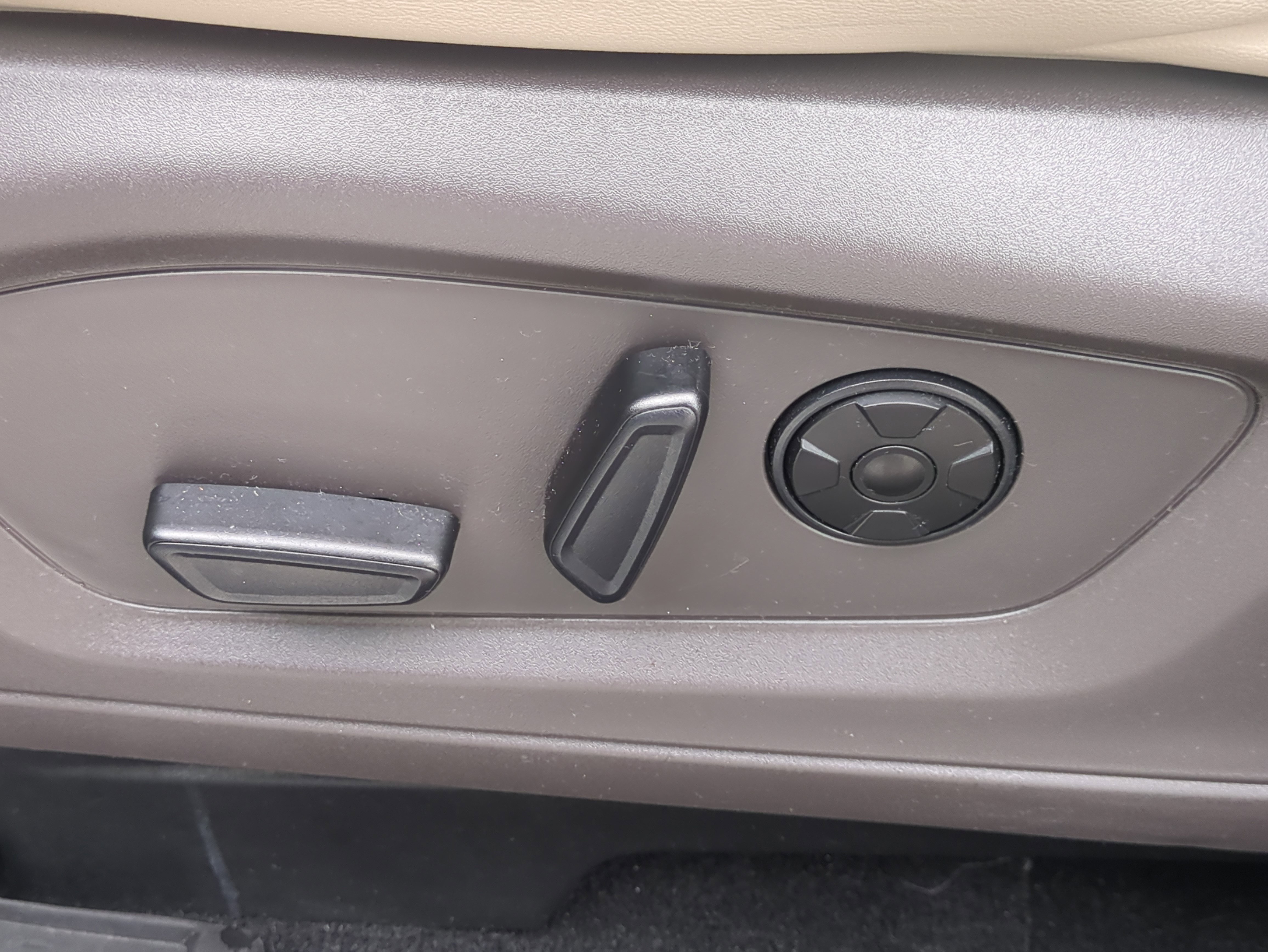 Used 2022 Ford Explorer Platinum w/ Equipment Group 601A image 21