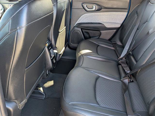 Used 2024 Jeep Compass Latitude image 17