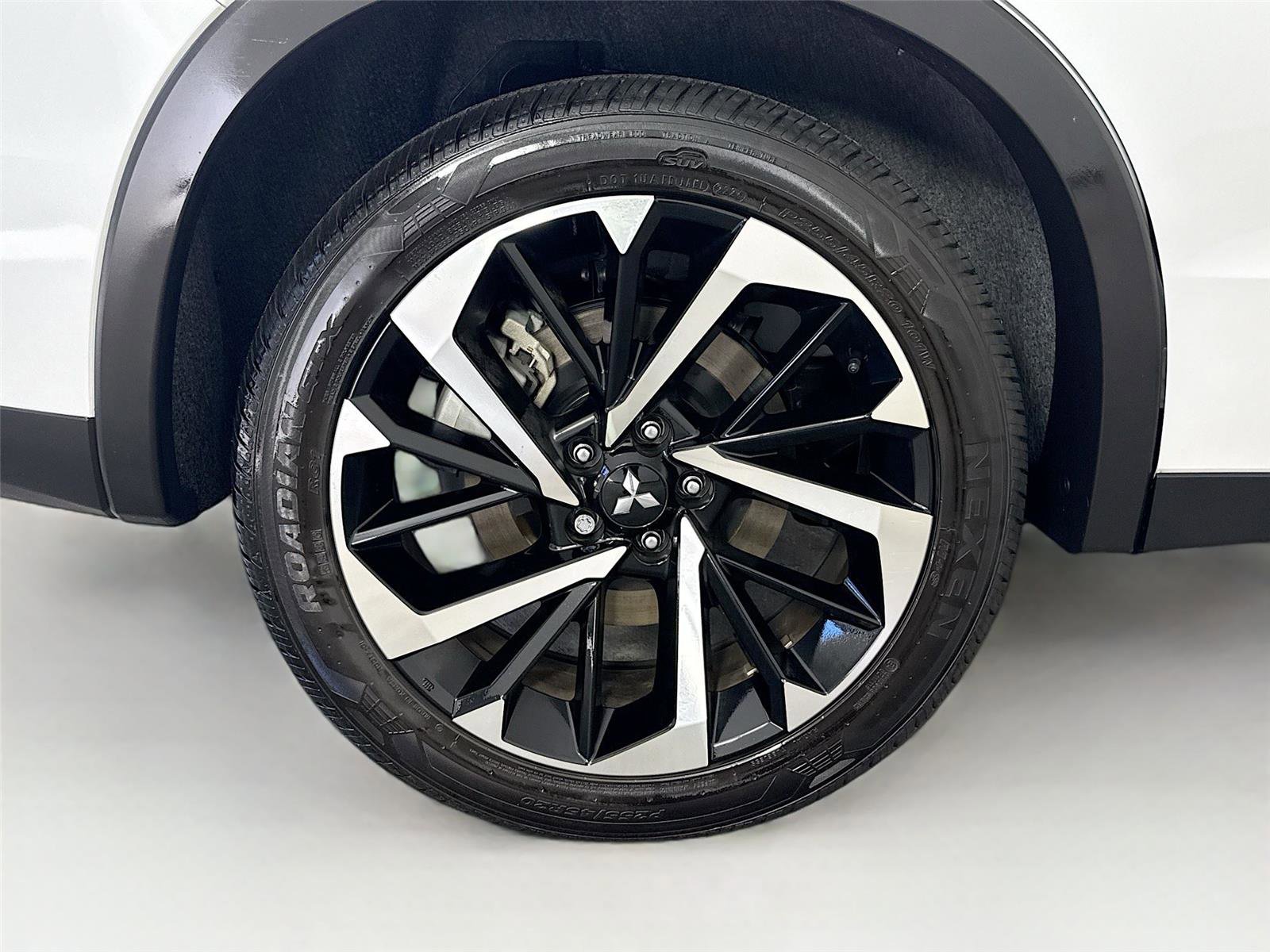 Used 2024 Mitsubishi Outlander SE image 36