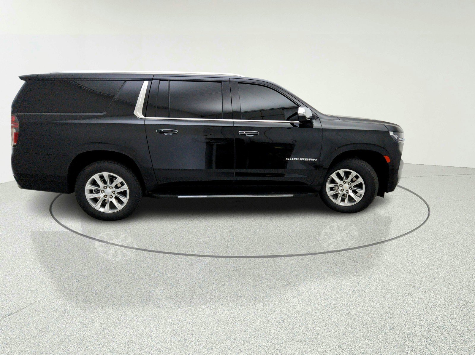 Used 2023 Chevrolet Suburban Premier RWD image 7