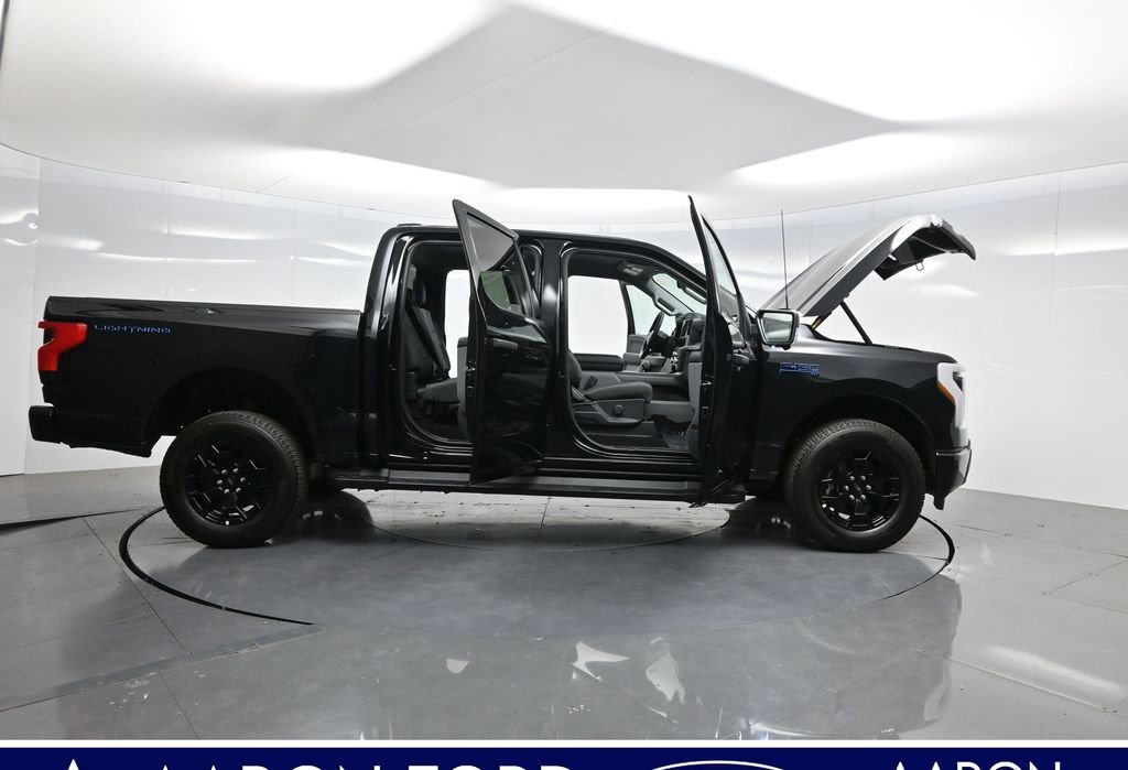 Used 2025 Ford F150 Lightning XLT image 4