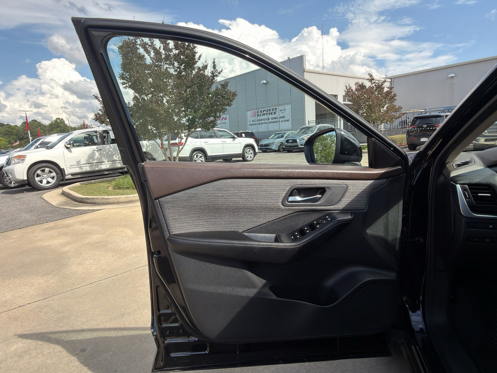 Certified 2023 Nissan Rogue SV FWD image 9