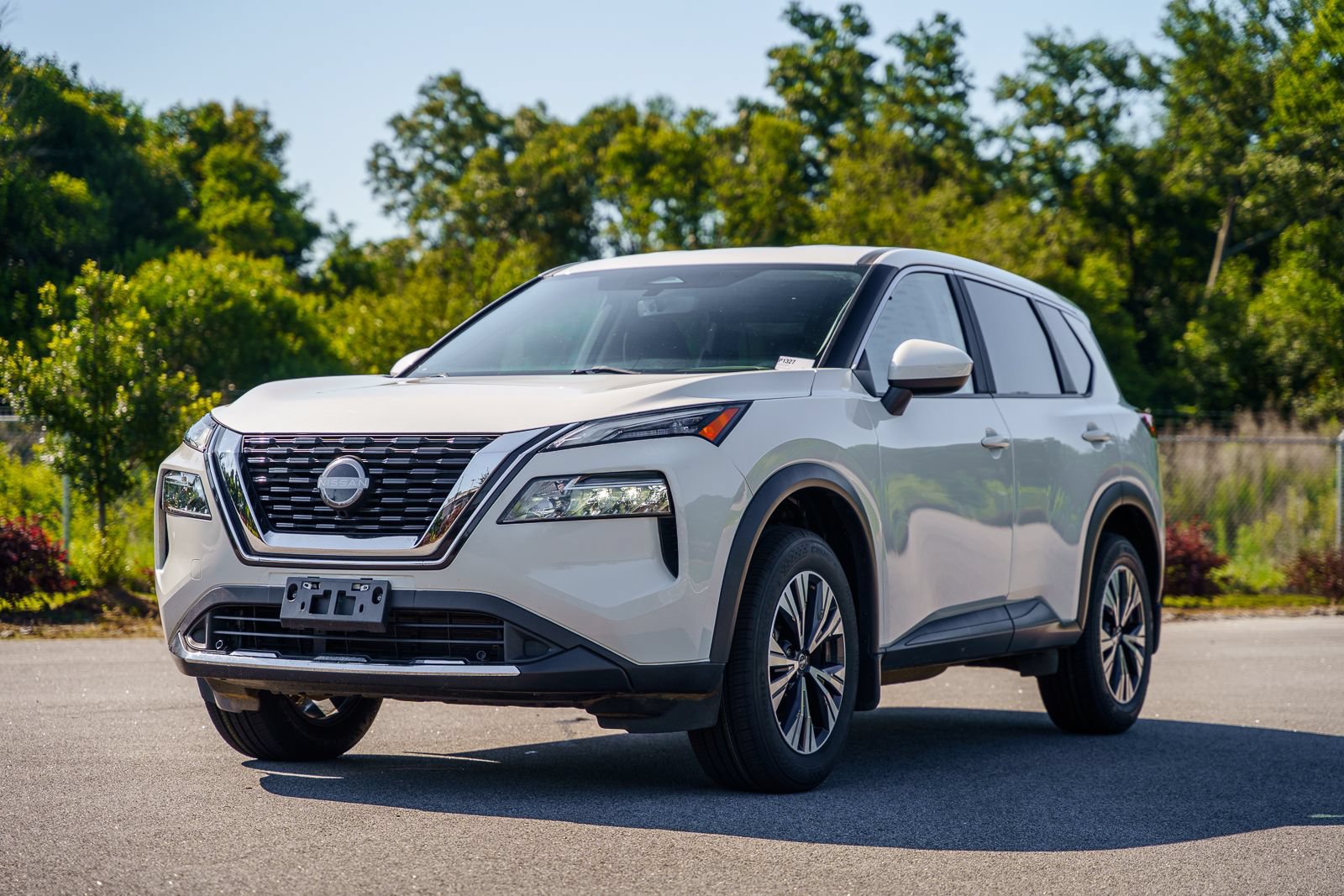 Used 2023 Nissan Rogue SV FWD image 3