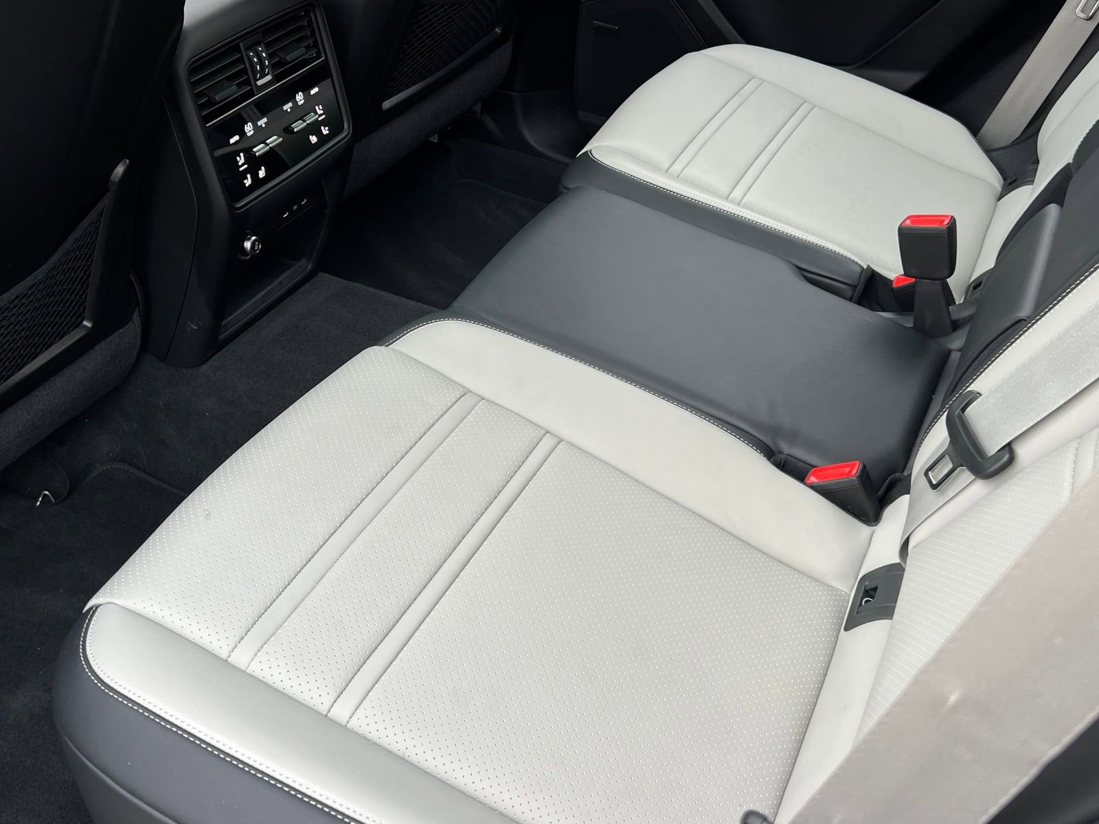 Certified 2025 Porsche Cayenne image 19