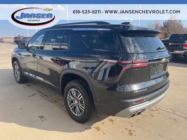 Used 2025 Chevrolet Traverse LT image 4