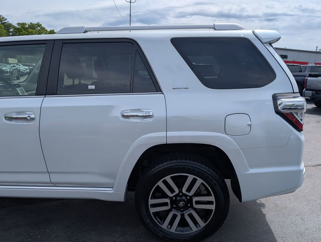 Used 2024 Toyota 4Runner Limited AWD/4WD image 4
