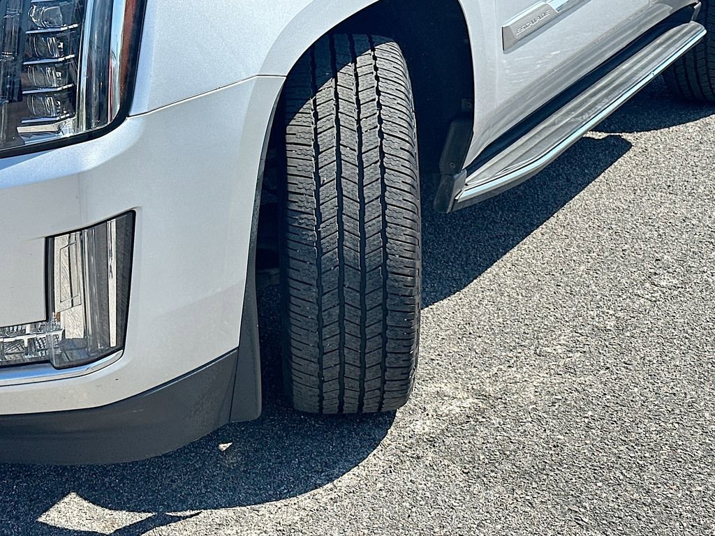 Used 2015 Cadillac Escalade Luxury image 25