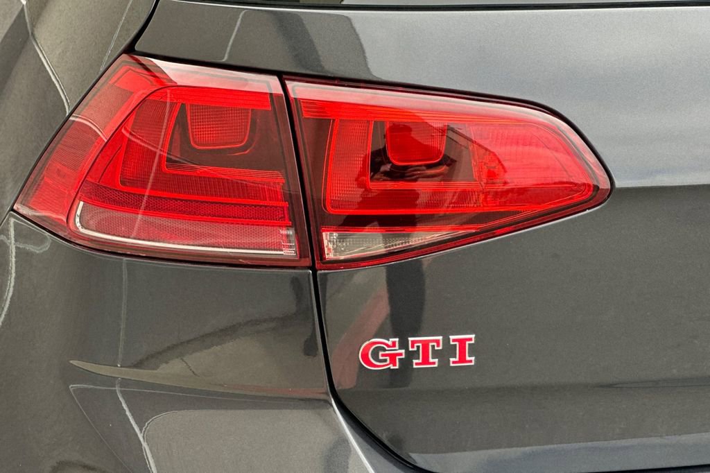 Used 2017 Volkswagen GTI SE FWD image 26