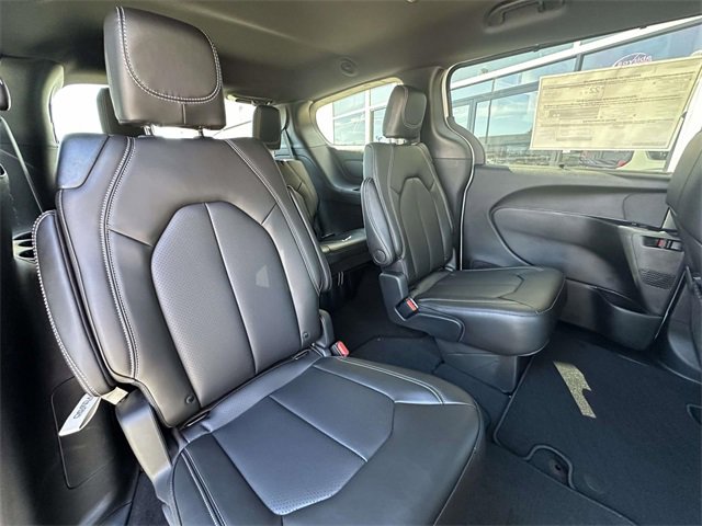New 2026 Chrysler Voyager LX image 32
