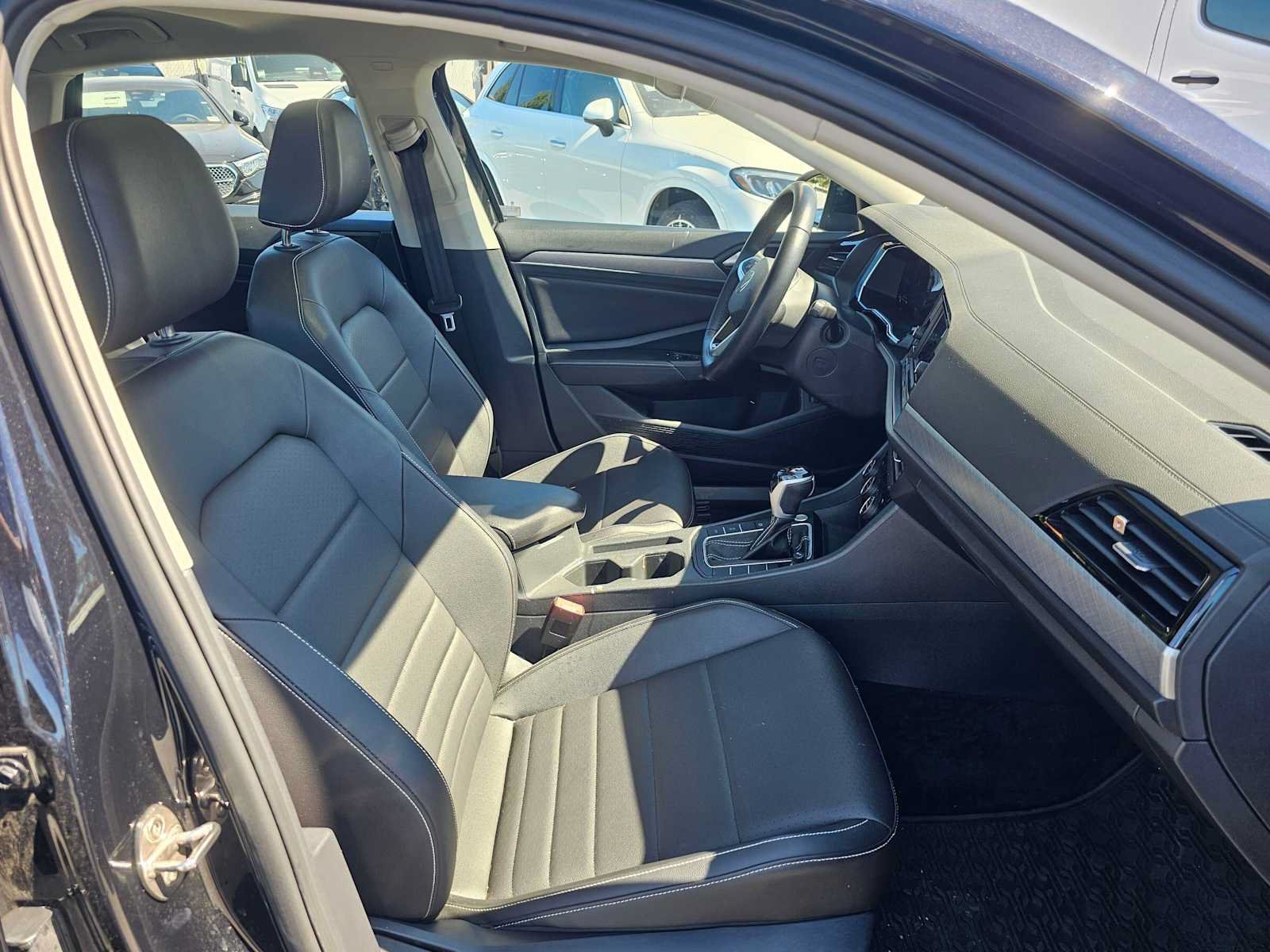 Used 2023 Volkswagen Jetta SE FWD image 10