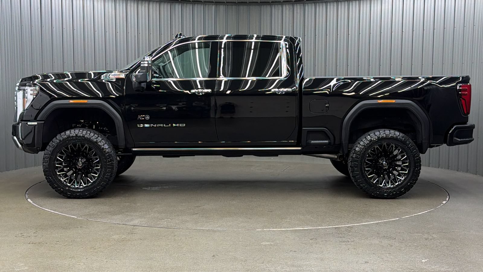 Used 2025 GMC Sierra 2500 Denali w/ Denali Reserve Package AWD/4WD image 2