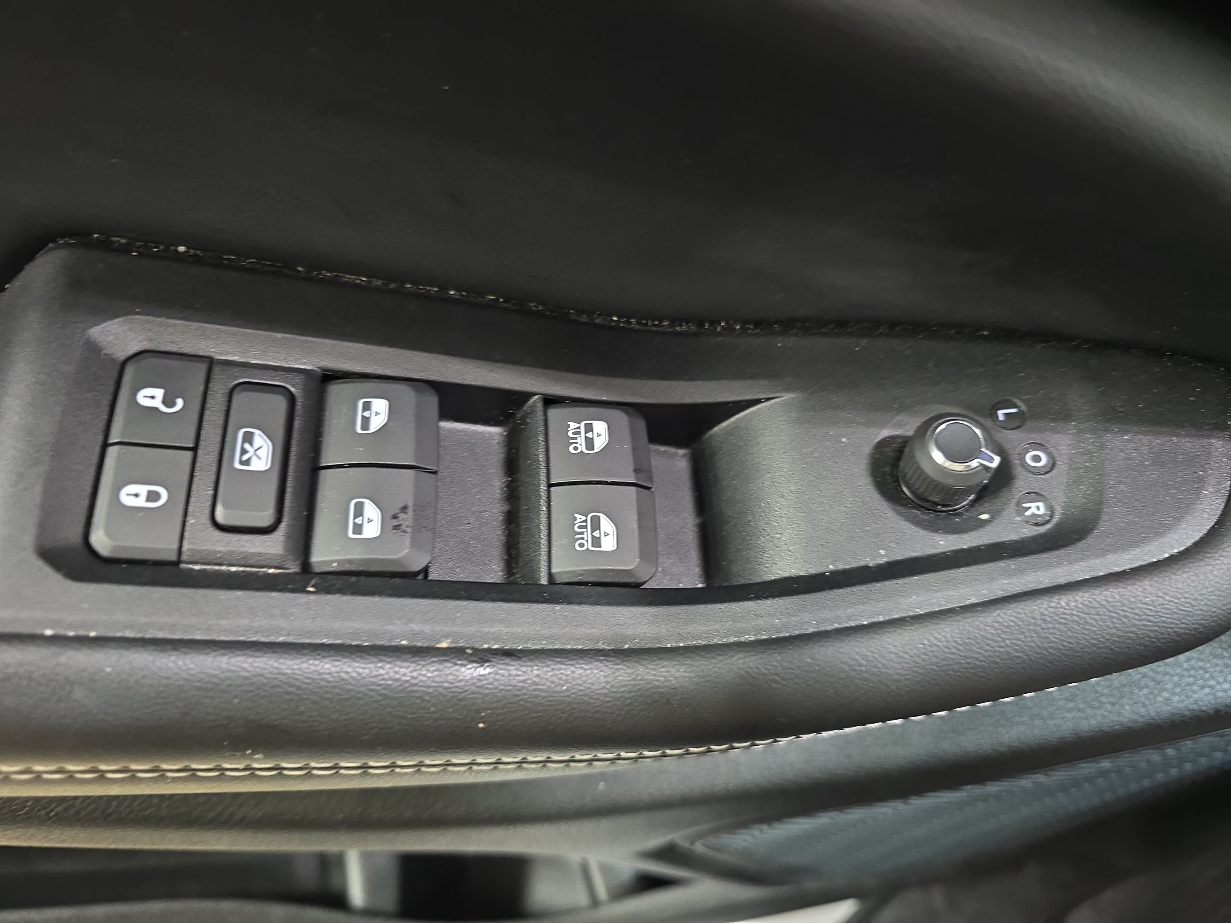 Used 2023 Jeep Grand Cherokee Altitude AWD/4WD image 25