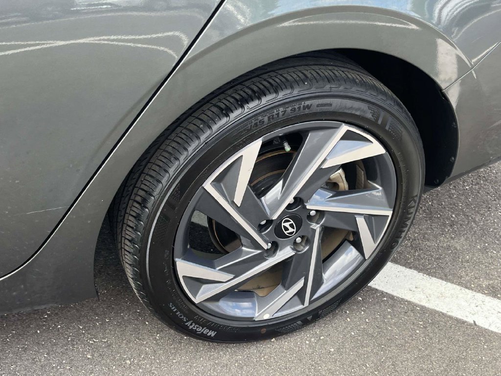 Certified 2025 Hyundai Elantra SEL FWD image 39