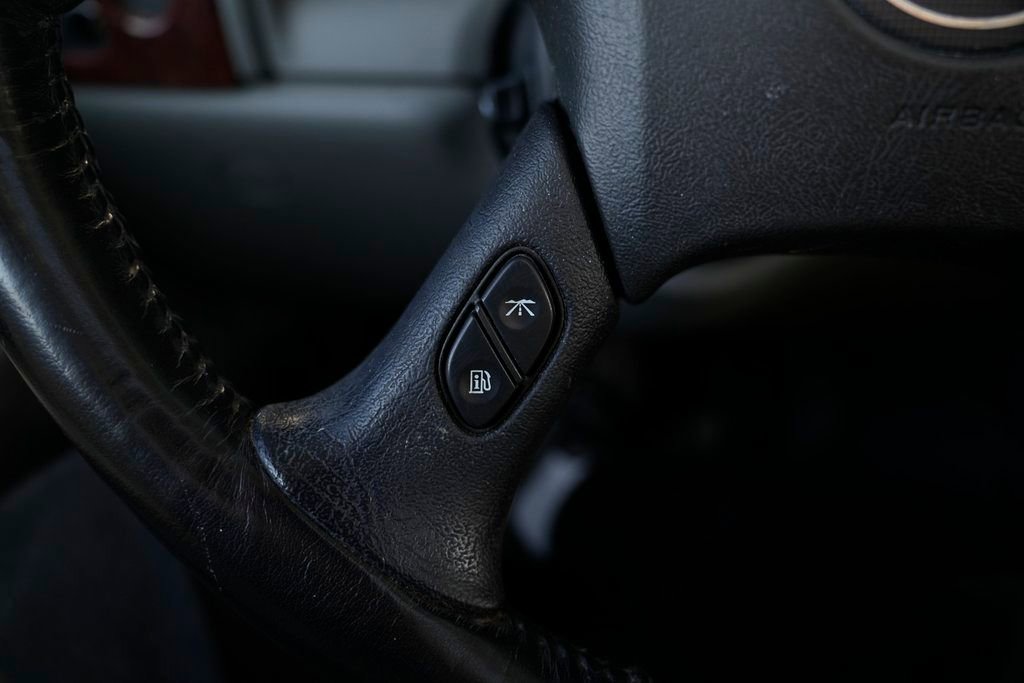 Used 2009 GMC Envoy Denali w/ Sun And 6-Disc Cd Package image 44