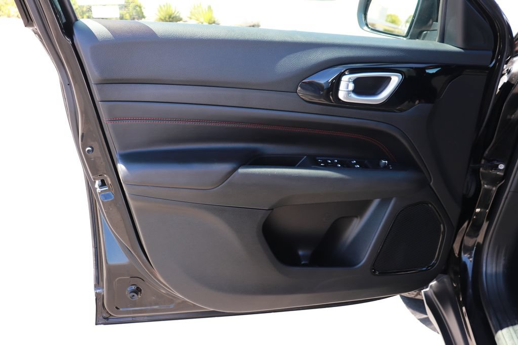 Used 2024 Jeep Compass Trailhawk AWD/4WD image 11