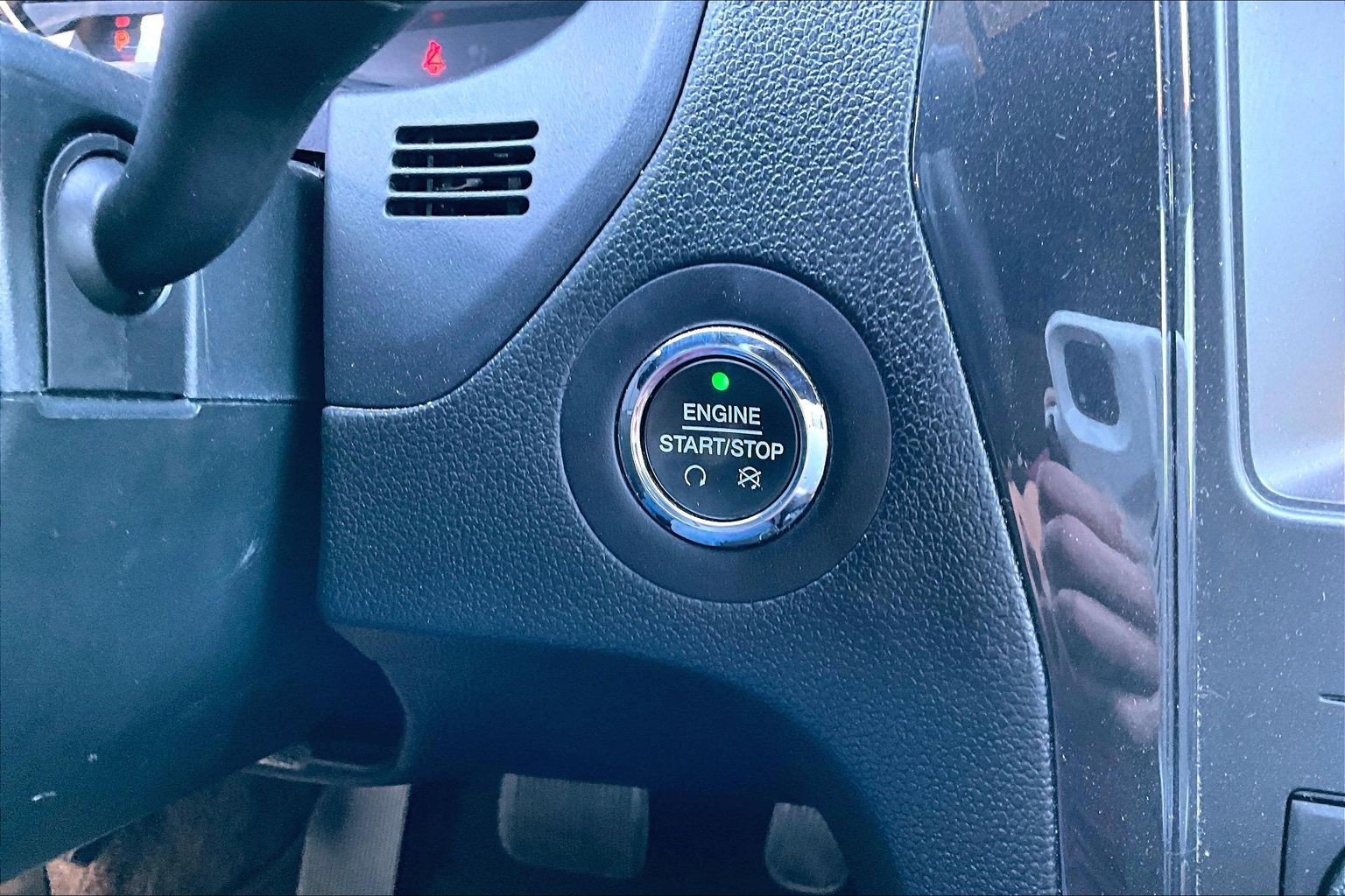 Used 2018 Ford Explorer XLT w/ Equipment Group 201A FWD image 22