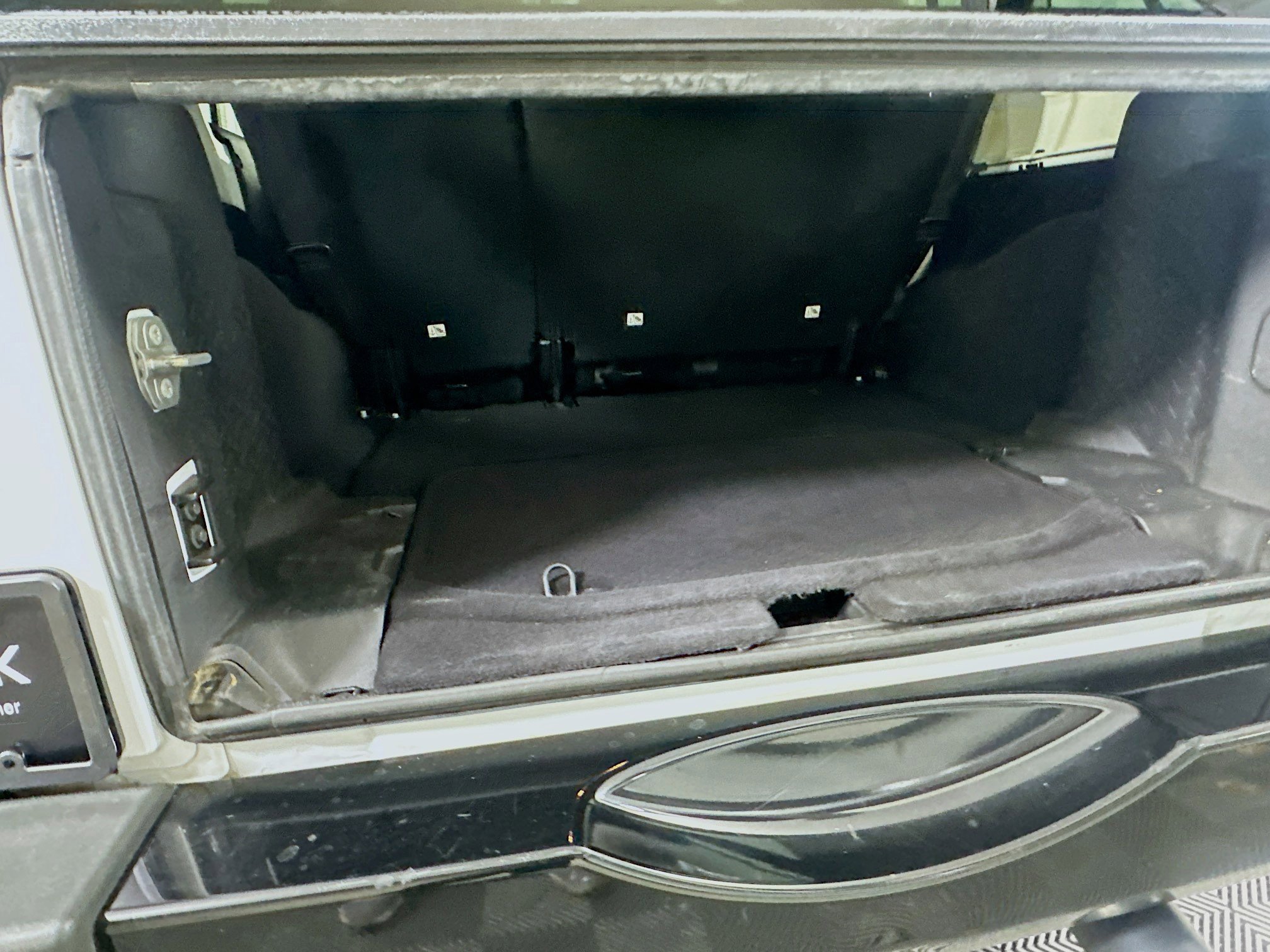 Used 2015 Jeep Wrangler Altitude image 25