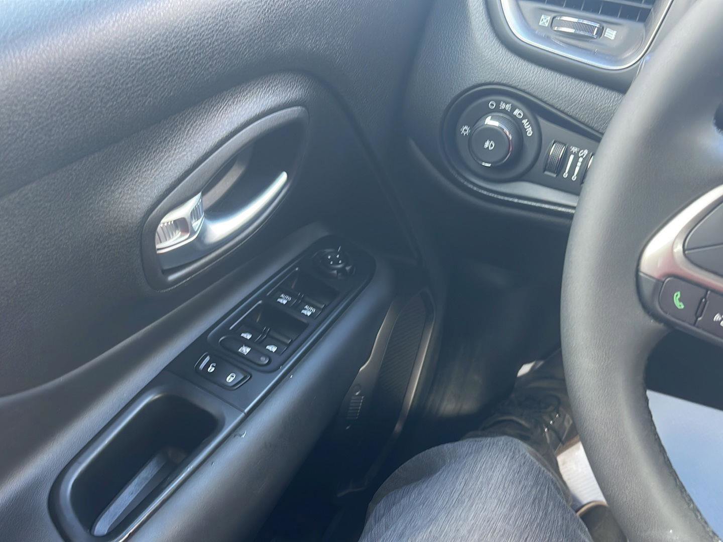 Used 2022 Jeep Renegade Latitude image 8