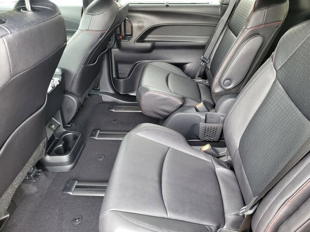 Used 2026 Toyota Sienna XSE image 22