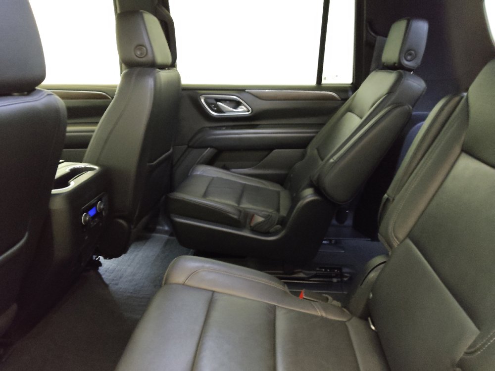 Used 2022 Chevrolet Suburban LT w/ Luxury Package AWD/4WD image 18