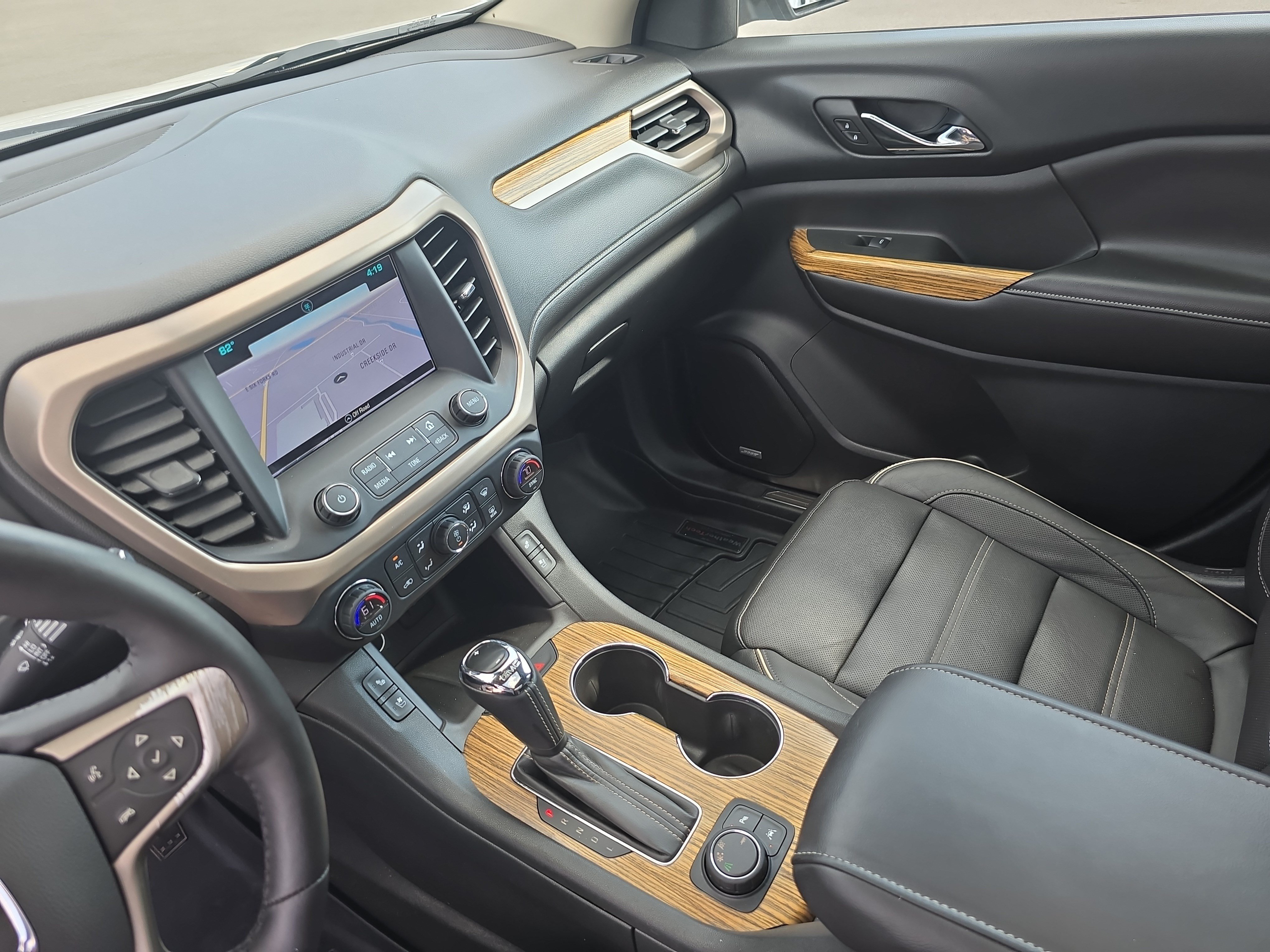 Used 2017 GMC Acadia Denali w/ Technology Package FWD image 25