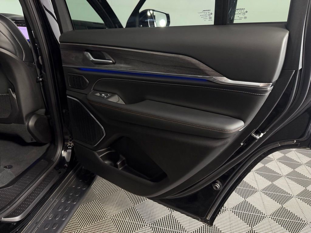 Used 2025 Jeep Grand Cherokee L Overland w/ Trailer Tow Package AWD/4WD image 29