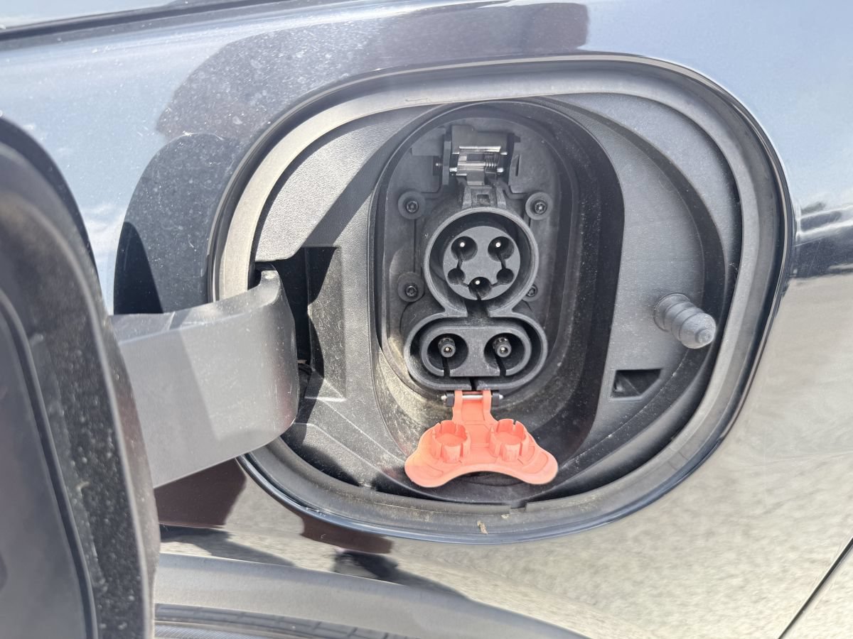 Used 2017 Chevrolet Bolt LT FWD image 14