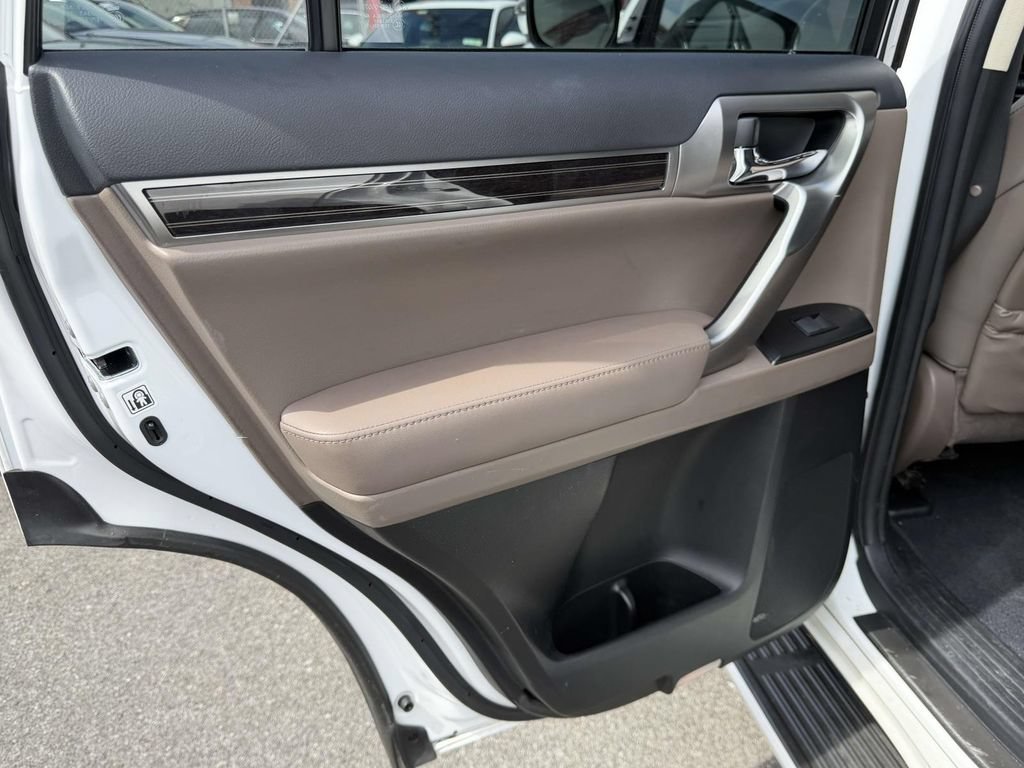 Used 2023 Lexus GX 460 Premium w/ Premium Package AWD/4WD image 12
