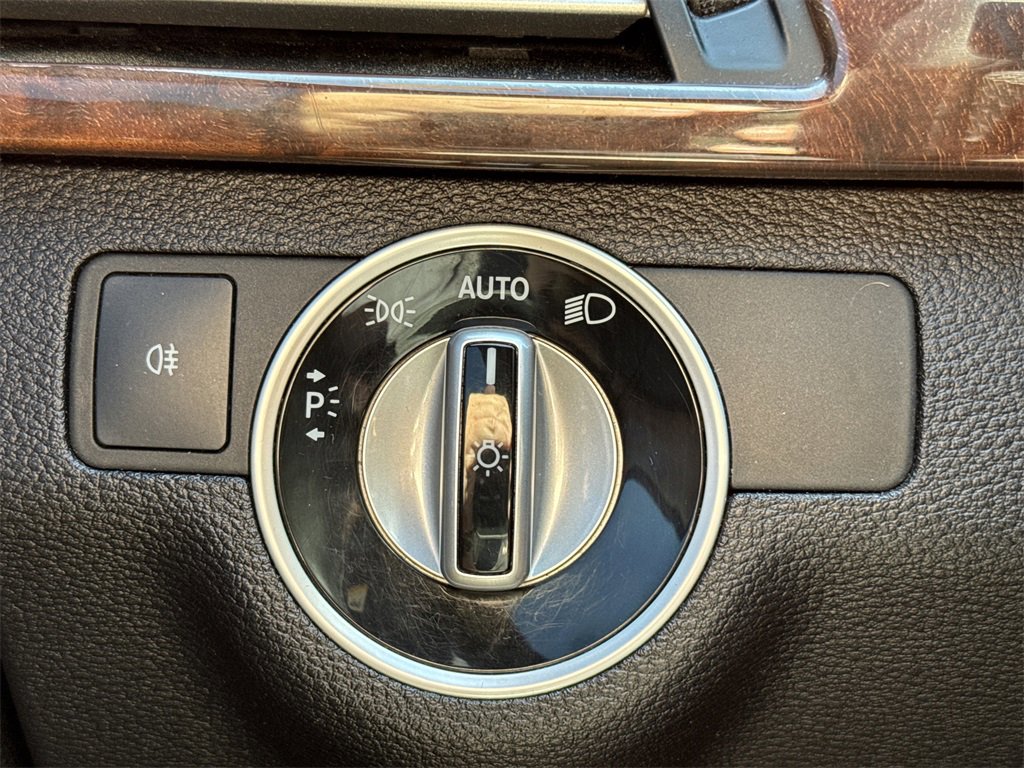 Used 2013 Mercedes-Benz E 350 4MATIC Sedan image 18