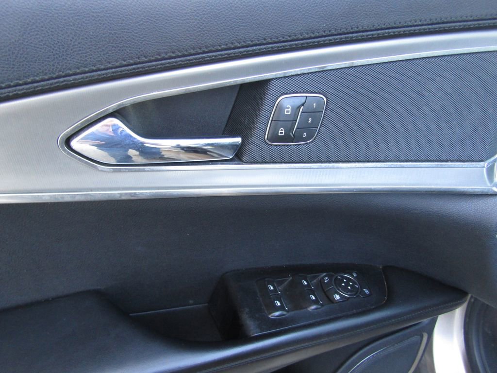 Used 2019 Lincoln Nautilus Select image 14