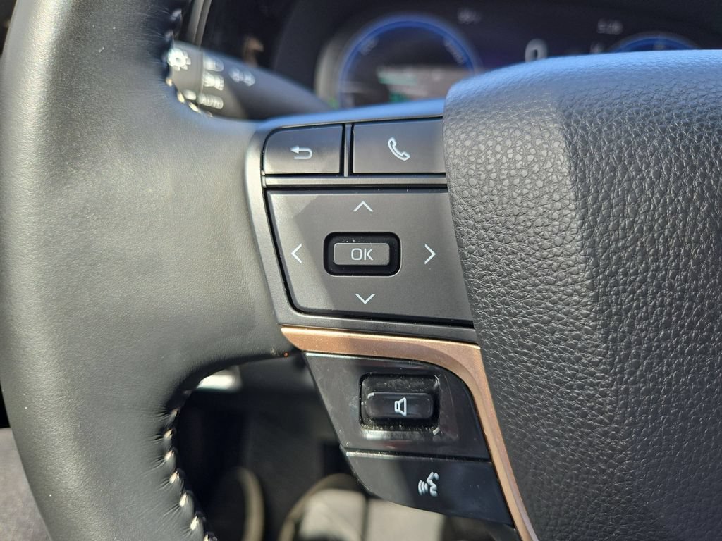 Used 2024 Toyota Crown AWD/4WD image 21