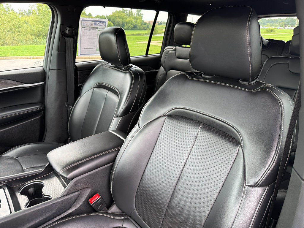 Used 2025 Jeep Grand Cherokee L Limited w/ Luxury Tech Group II AWD/4WD image 16