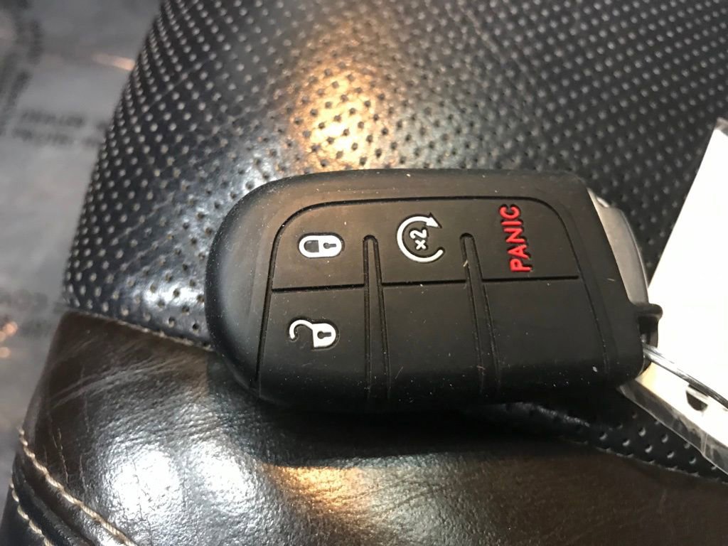 Used 2017 Jeep Grand Cherokee Overland w/ Jeep Active Safety Group image 47