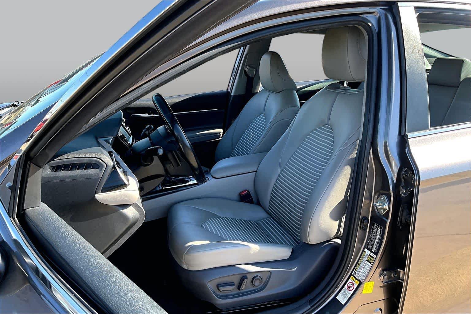 Used 2019 Toyota Camry SE FWD image 8