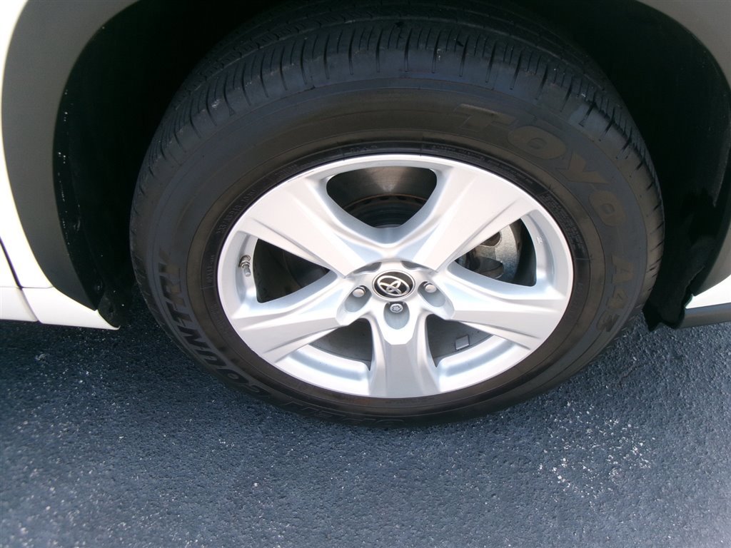 Used 2020 Toyota Highlander L image 8