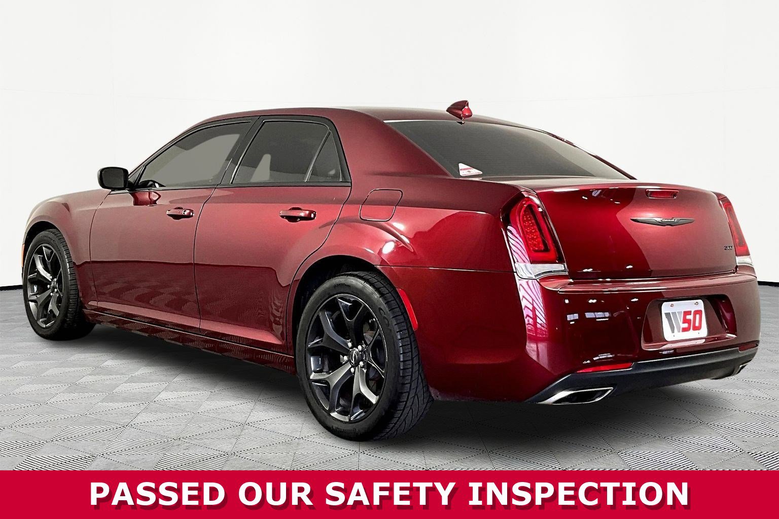Used 2023 Chrysler 300 Touring w/ Sport Appearance Package image 4