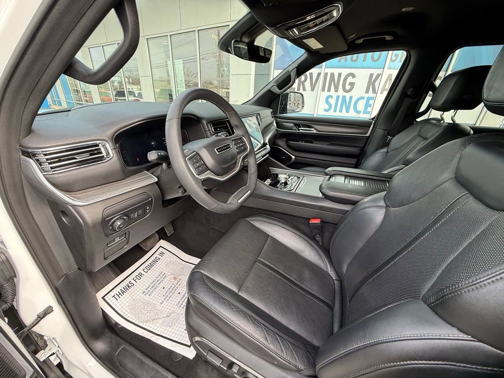 Used 2023 Jeep Wagoneer Series III w/ Preferred Equipment Group image 14