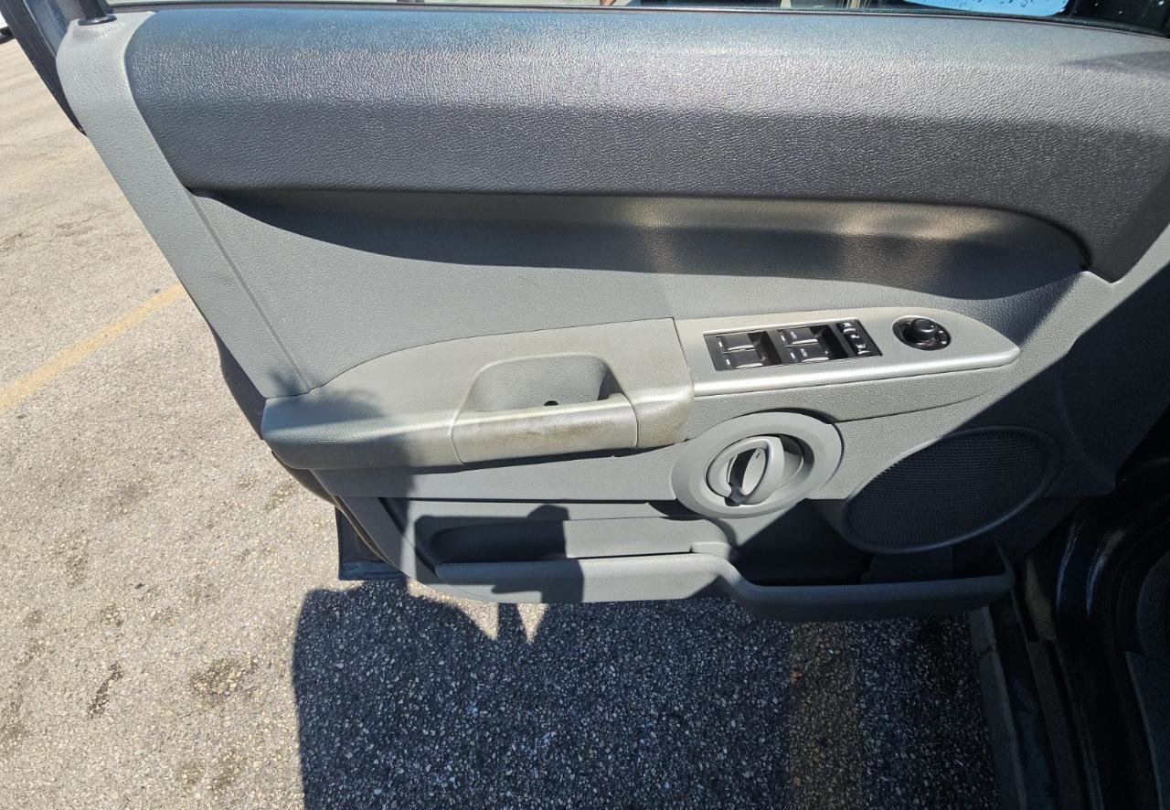 Used 2007 Jeep Commander Sport AWD/4WD image 10