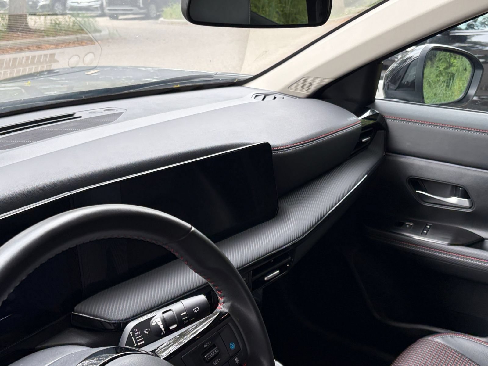 Used 2026 Nissan Kicks SR FWD image 34