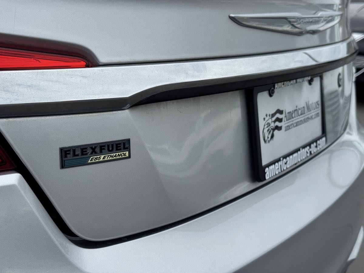 Used 2011 Chrysler 200 Touring FWD image 15