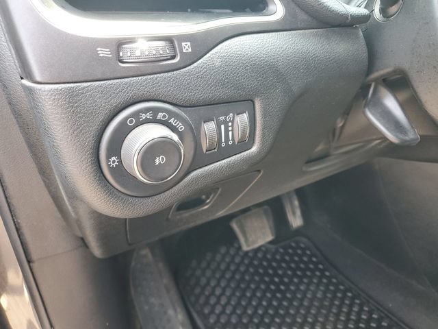 Used 2021 Jeep Cherokee Trailhawk AWD/4WD image 17